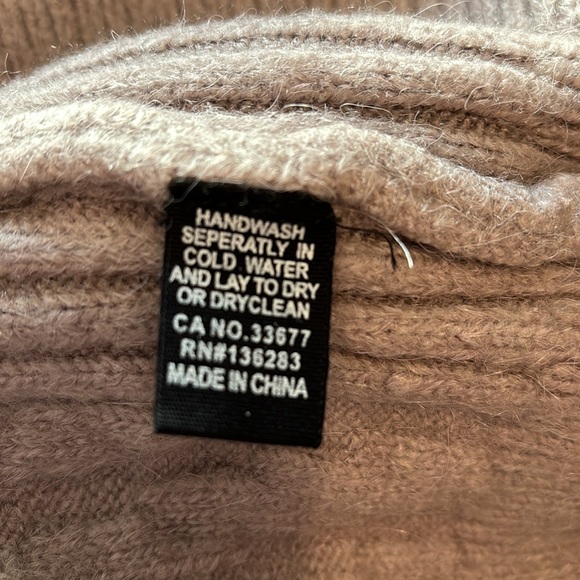 Super Soft Bulky Long Turtleneck Sweater in pale mauve / taupe / rose - Picture 6 of 9